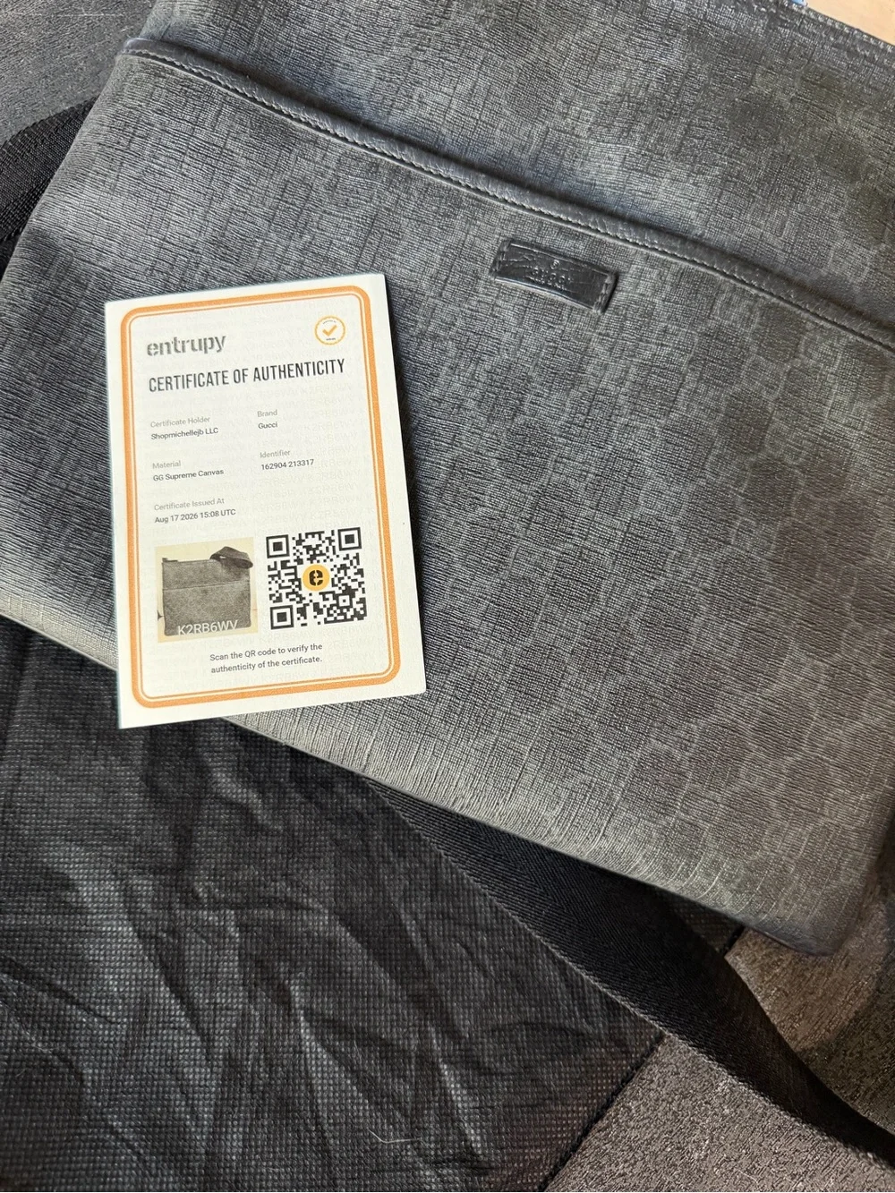 Gucci GG Supreme Canvas Monogram Messenger Bag in black/grey
